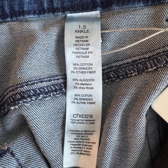 Chico's Platinum Boyfriend Jeans, Chico's size 1.5 - Picture 13 of 14
